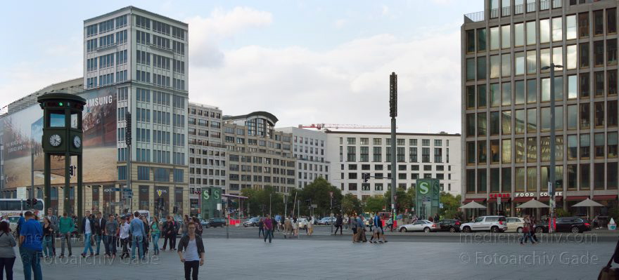 Berlin. Potsdamer Platz
9. 9. 2014. Berlin. Mitte. Tiergarten. Potsdamer Platz
Schlüsselwörter: 2014;Berlin;Mitte;Potsdamer Platz;Tiergarten