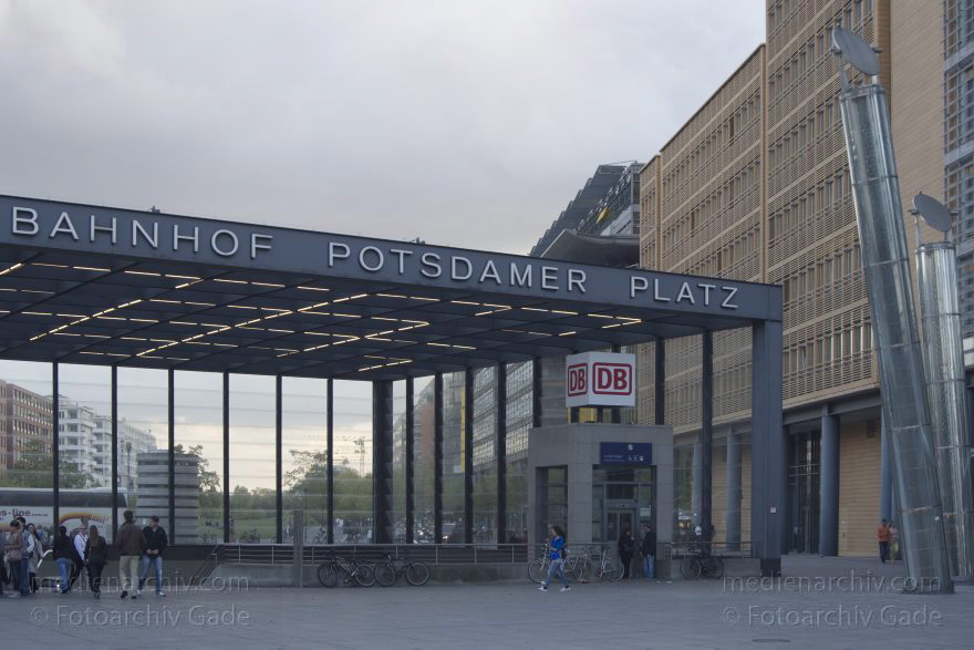 Berlin. Potsdamer Platz
9. 9. 2014. Berlin. Mitte. Tiergarten. Potsdamer Platz
Schlüsselwörter: 2014;Berlin;Mitte;Potsdamer Platz;Tiergarten