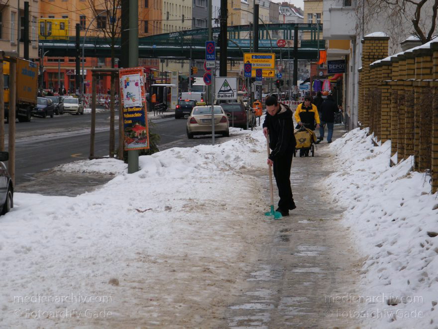Berlin. Pankow. Prenzlauer Berg. Eberswalderstraße. Trödelgeschäft. Winter.
16. 2. 2010. Berlin. Pankow. Prenzlauer Berg. Eberswalder Straße. Trödelgeschäft. Winter.
Schlüsselwörter: Berlin;Deutschland;Eberswalder Straße;Germany;Pankow;Prenzlauer Berg;Schnee;2010;Winter