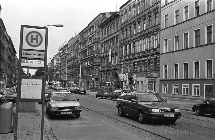Berlin. Prenzlauer Berg. Kastanienallee.
August 1993. Berlin. Prenzlauer Berg. Kastanienallee.
Schlüsselwörter: Berlin;Deutschland;Germany;Kastanienallee;Pankow;1993;Prenzlauer Berg