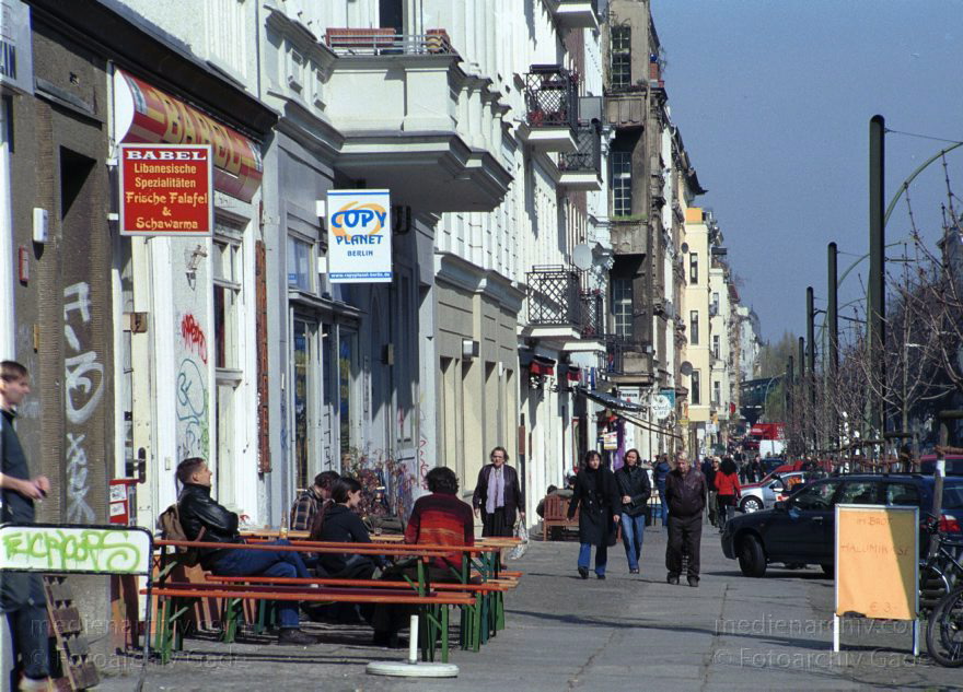 Berlin. Prenzlauer Berg. Kastanienallee
März 2002. Berlin. Prenzlauer Berg. Kastanienallee
Schlüsselwörter: Berlin;Deutschland;Germany;Kastanienallee;Pankow;2002;Prenzlauer Berg