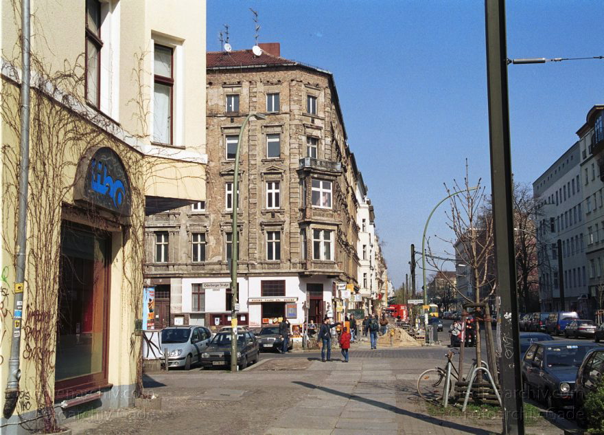 Berlin. Prenzlauer Berg. Kastanienallee
März 2002. Berlin. Prenzlauer Berg. Kastanienallee
Schlüsselwörter: Berlin;Deutschland;Germany;Kastanienallee;Pankow;2002;Prenzlauer Berg