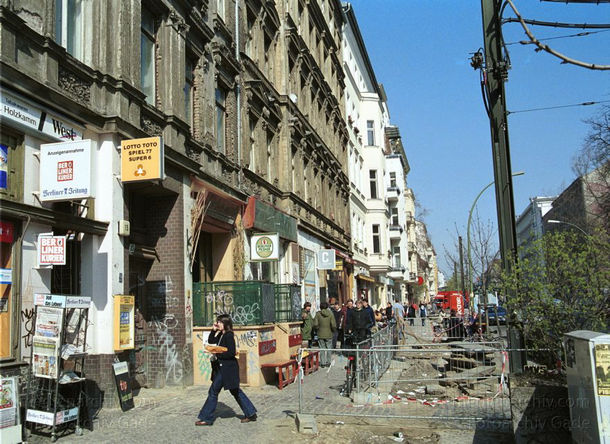 Berlin. Prenzlauer Berg. Kastanienallee
März 2002. Berlin. Prenzlauer Berg. Kastanienallee
Schlüsselwörter: Berlin;Deutschland;Germany;Kastanienallee;Pankow;2002;Prenzlauer Berg
