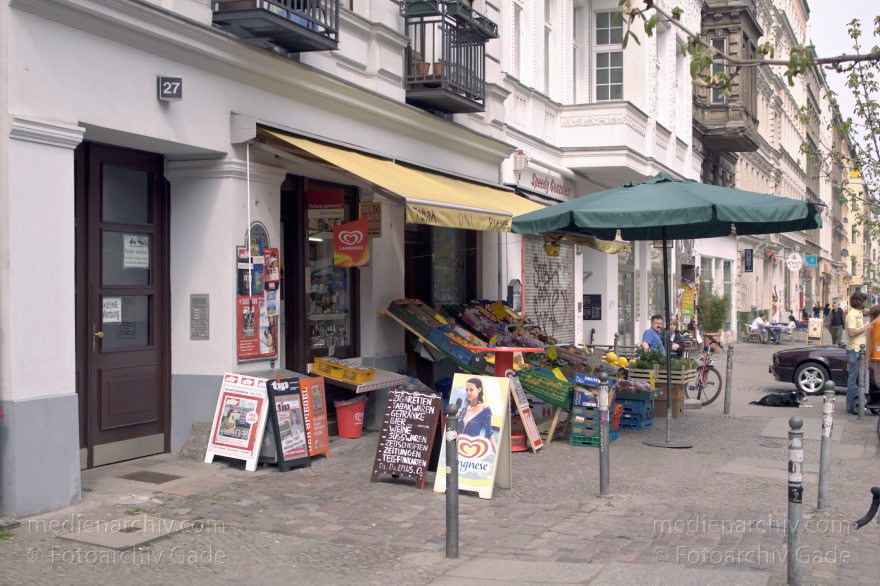 Berlin. Pankow. Prenzlauer Berg. Kastanienallee
14. 4. 2005. Berlin. Pankow. Prenzlauer Berg. Kastanienallee
Schlüsselwörter: Berlin;Deutschland;Germany;Kastanienallee;Pankow;2005;Prenzlauer Berg