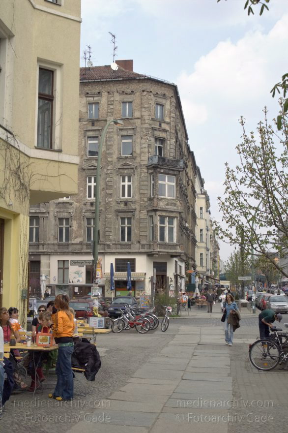 Berlin. Pankow. Prenzlauer Berg. Kastanienallee
14. 4. 2005. Berlin. Pankow. Prenzlauer Berg. Kastanienallee
Schlüsselwörter: Berlin;Deutschland;Germany;Kastanienallee;Pankow;2005;Prenzlauer Berg