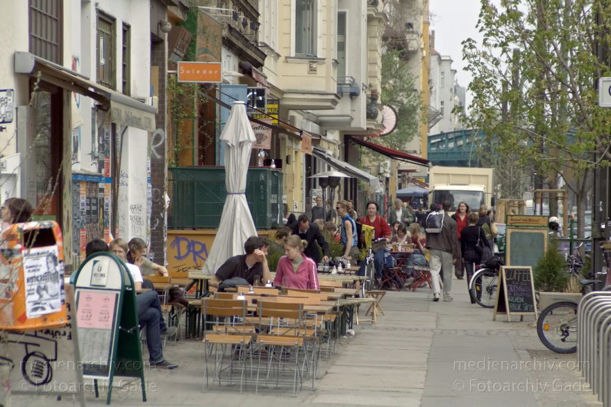 Berlin. Pankow. Prenzlauer Berg. Kastanienallee
14. 4. 2005. Berlin. Pankow. Prenzlauer Berg. Kastanienallee
Schlüsselwörter: Berlin;Deutschland;Germany;Kastanienallee;Pankow;2005;Prenzlauer Berg