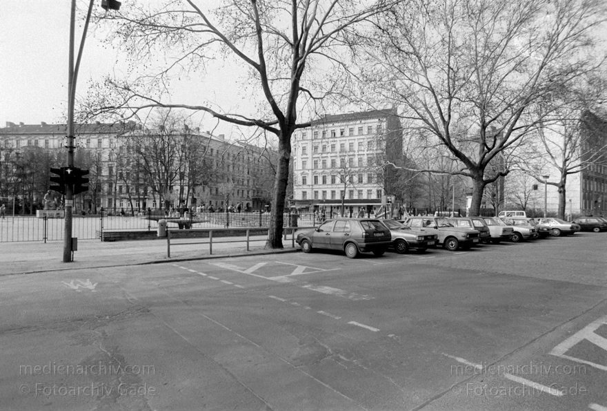 Berlin. Prenzlauer Berg. Käthe-Kollwitz-Platz
1994. Berlin. Prenzlauer Berg. Kollwitzplatz
Schlüsselwörter: Berlin;Deutschland;Germany;Kollwitzplatz;Pankow;1994;Prenzlauer Berg