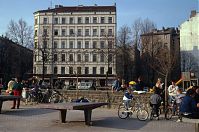 Berlin-Prenzlauer-Berg-Kollwitzplatz-199305-103.jpg