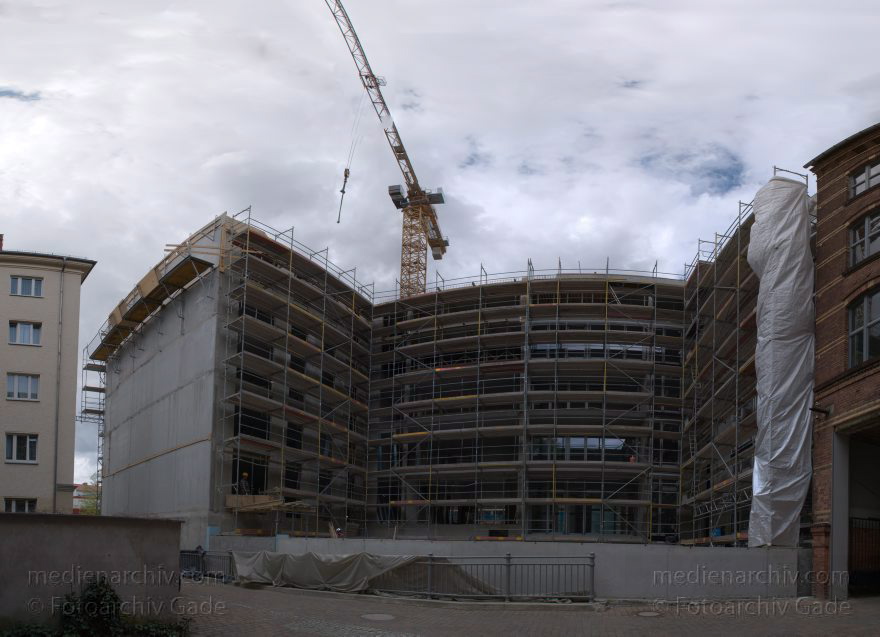 Berlin. Pankow. Prenzlauer Berg. Baustelle Marthashof. Schwedterstraße.
8. 4. Juni. Berlin. Pankow. Prenzlauer Berg. Baustelle  Marthashof. Schwedter Straße.
Schlüsselwörter: Baustelle;Berlin;Deutschland;Germany;Marthashof;Pankow;Panorama;Prenzlauer Berg;2010;Schwedter Straße