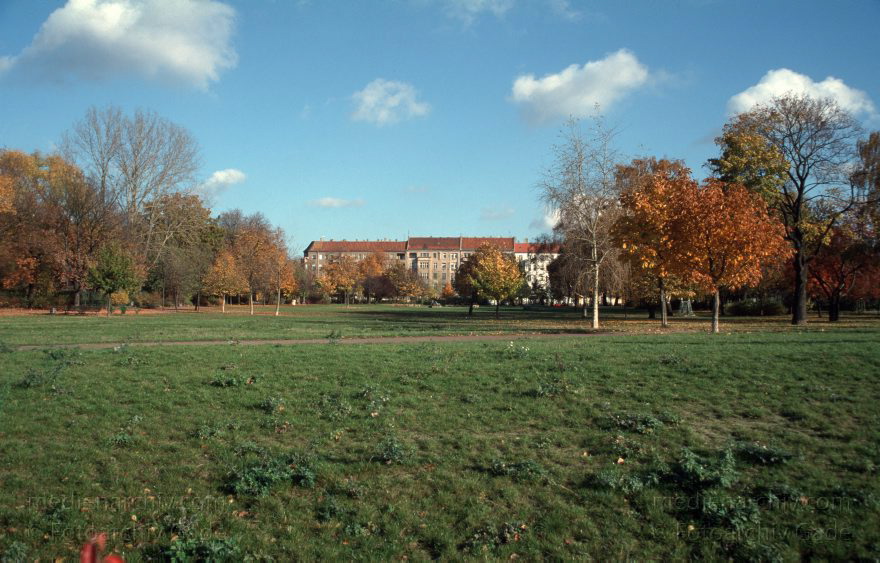 Berlin. Prenzlauer Berg. Mauerpark
November 1999. Berlin. Prenzlauer Berg. Mauerpark
Schlüsselwörter: Berlin;Deutschland;Germany;Mauerpark;Pankow;1999;Prenzlauer Berg