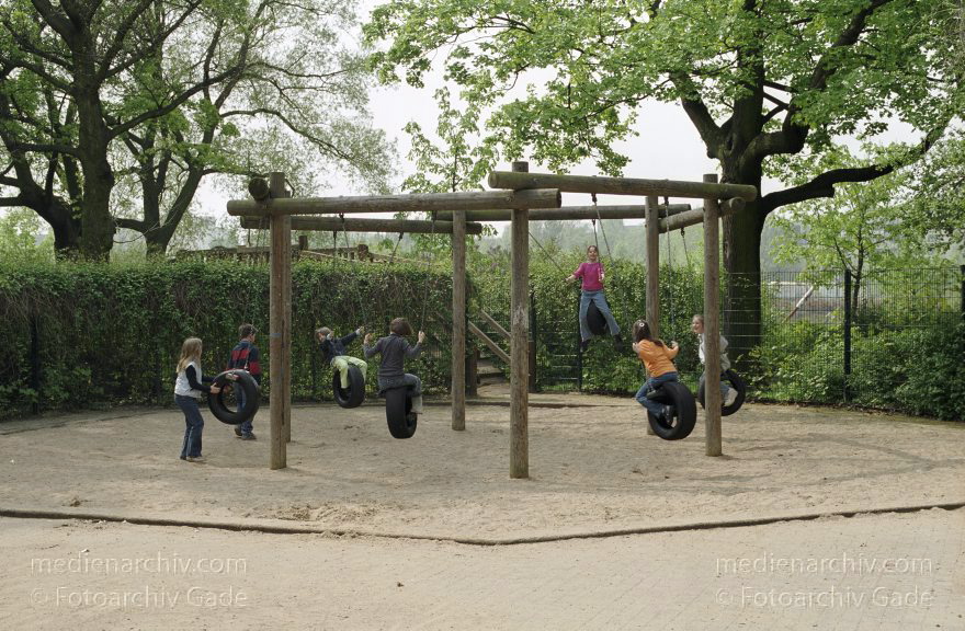 Berlin. Prenzlauer Berg. Pankow. Mauerpark. Spielplatz. Kinder.
Mai 2005. Berlin. Prenzlauer Berg. Pankow. Mauerpark. Spielplatz. Kinder.
Schlüsselwörter: Berlin;Deutschland;Germany;Kinder;Mauerpark;Pankow;Prenzlauer Berg;2002;Spielplatz