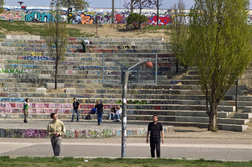 Berlin. Pankow. Prenzlauer Berg. Mauerpark
22. 4. 2005. Berlin. Pankow. Prenzlauer Berg. Mauerpark
Schlüsselwörter: Berlin;Deutschland;Germany;Mauerpark;Pankow;2005;Prenzlauer Berg