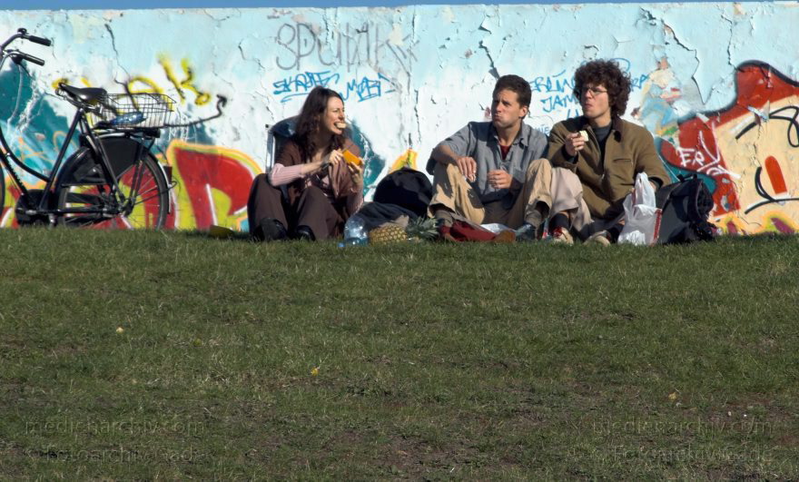 Berlin. Pankow. Prenzlauer Berg. Mauerpark.
28. 10. 2005. Berlin. Pankow. Prenzlauer Berg. Mauerpark.
Schlüsselwörter: Berlin;Deutschland;Germany;Mauerpark;Pankow;2005;Prenzlauer Berg