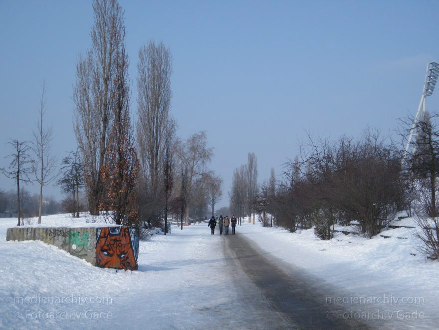 Berlin. Pankow. Prenzlauer Berg. Mauerpark im Winter. Schnee. Eis
26. 1. 2010. Berlin. Pankow. Prenzlauer Berg. Mauerpark im Winter. Schnee. Eis
Schlüsselwörter: Berlin;Deutschland;Eis;Germany;Mauerpark;Pankow;Prenzlauer Berg;Schnee;2010;Winter