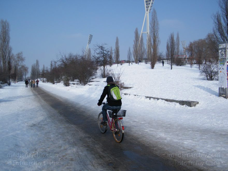 Berlin. Pankow. Prenzlauer Berg. Mauerpark im Winter. Schnee. Eis
26. 1. 2010. Berlin. Pankow. Prenzlauer Berg. Mauerpark im Winter. Schnee. Eis
Schlüsselwörter: Berlin;Deutschland;Eis;Germany;Mauerpark;Pankow;Prenzlauer Berg;Schnee;2010;Winter
