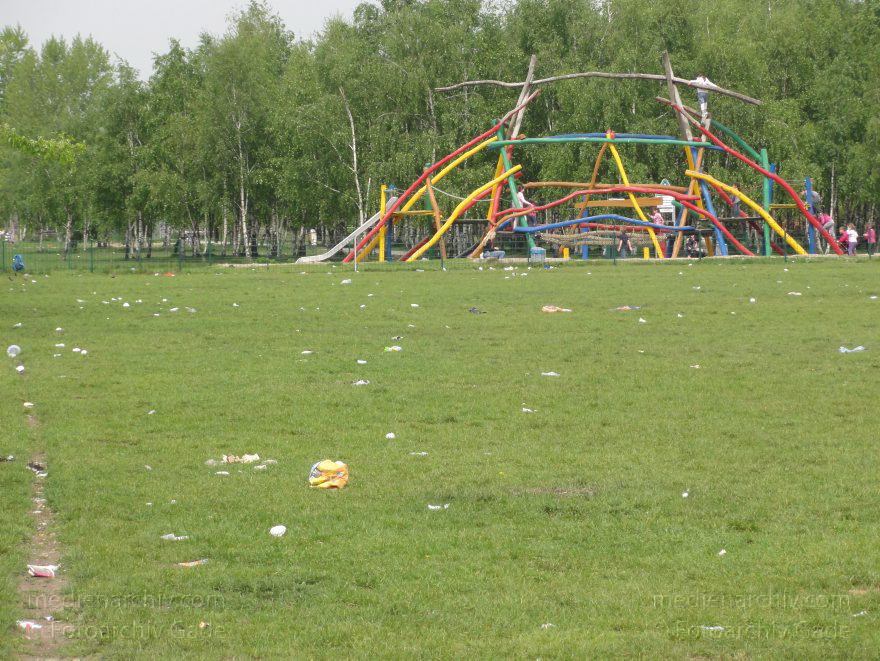Berlin. Pankow. Prenzlauer Berg. Müll im Mauerpark. Hier feiern Jugendliche und lassen ihren Müll liegen.
27. 4. 2011. Berlin. Pankow. Prenzlauer Berg. Müll im Mauerpark. Hier feiern Jugendliche und lassen ihren Müll liegen.
Schlüsselwörter: Berlin;Deutschland;Germany;Mauerpark;Müll;Pankow;2011;Prenzlauer Berg