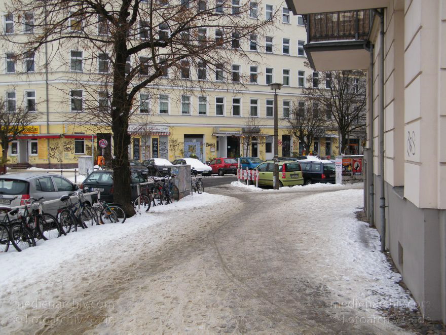 Berlin. Pankow. Prenzlauer Berg. Oderberger Straße
2010. Berlin. Pankow. Prenzlauer Berg. Blcik zur Oderberger Straße im Winter
Schlüsselwörter: Berlin;Deutschland;Eis;Germany;Pankow;Prenzlauer Berg;Schwedter Straße;2010;Winter
