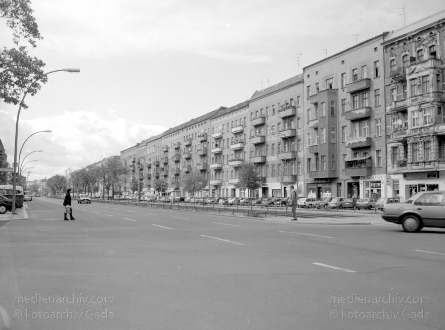 Berlin. Prenzlauer Berg
September 1993. Berlin. Prenzlauer Berg. Dimitroffstraße (Heute: Danziger Straße)
Schlüsselwörter: Berlin;Danziger Straße;Deutschland;Dimitroffstraße;Germany;Mietskaserne;Pankow;Prenzlauer Berg;Altbau;Wohnhaus