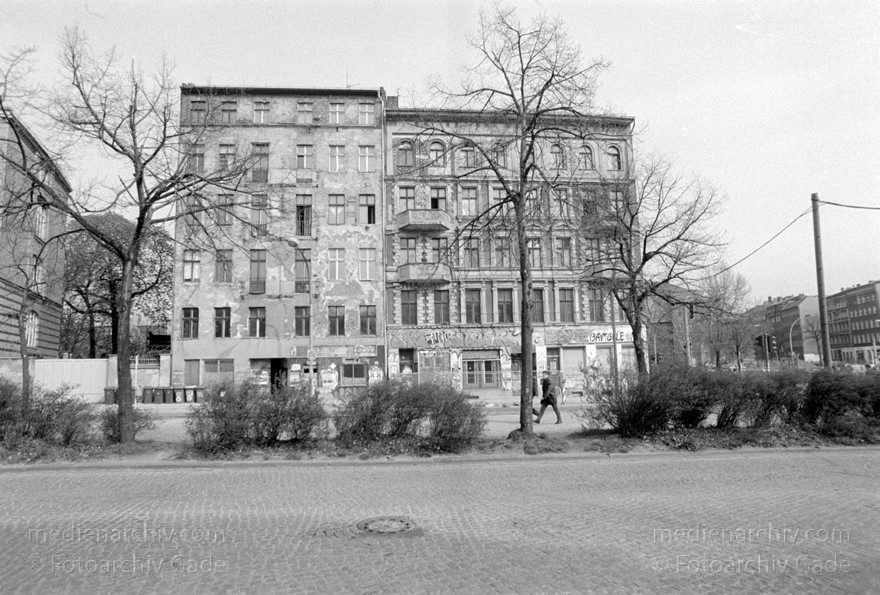 Berlin. Prenzlauer Berg.
1994. Berlin. Prenzlauer Berg.
Schlüsselwörter: Altbau;Berlin;Deutschland;Germany;Mietskaserne;Pankow;Prenzlauer Berg;1994;Wohnhaus