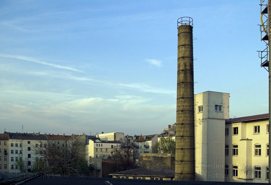 Berlin. Pankow. Prenzlauer Berg. Schornstein
25. 4. 2006. Berlin. Pankow. Prenzlauer Berg. Schornstein
Schlüsselwörter: Berlin;Deutschland;Germany;Pankow;Prenzlauer Berg;2006;Schornstein