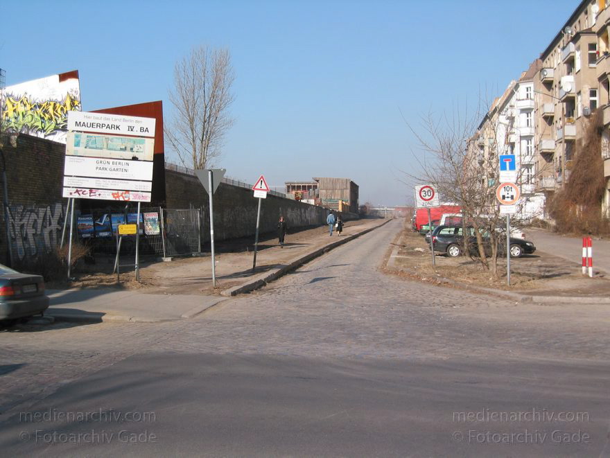 Berlin. Prenzlauer Berg (Pankow) Schwedterstraße
Februar 2003. Berlin. Prenzlauer Berg (Pankow) Schwedter Straße
Schlüsselwörter: Berlin;Deutschland;Germany;Pankow;Prenzlauer Berg;2003;Schwedter Straße