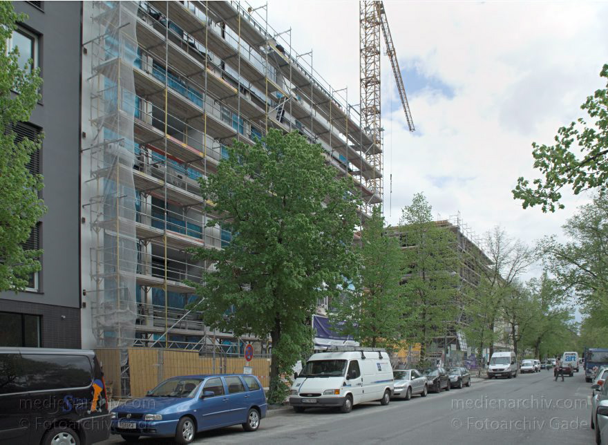 Berlin. Prenzlauer Berg. Schwedterstraße. Grenze zwischen Mitte und Pankow. Baustelle Marthashof
27. 4. 2010. Berlin. Prenzlauer Berg. Schwedter Straße. Hier verläuft die Grenze zwischen Mitte und Pankow. Baustelle Marthashof
Schlüsselwörter: Berlin;Deutschland;Germany;Marthashof;Pankow;Prenzlauer Berg;2010;Schwedter Straße