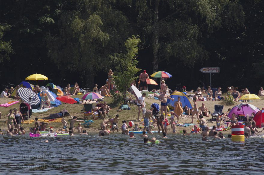 Berlin. Voller Strand am Tegeler See im Sommer
19. 7. 2014. Berlin. Reinickendorf. Voller Strand am Tegeler See im Sommer
Schlüsselwörter: Baden;Berlin;Reinickendorf;Sommer;Sonnenschirm;Strand;Tegel;2014;Tegeler See