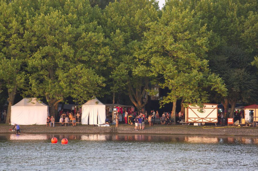 Berlin. Hafenfest an der Greenwichpromenade
19. 7. 2014. Berlin. Reinickendorf. Tegeler See. Hafenfest an der Greenwichpromenade
Schlüsselwörter: Berlin;Fest;Greenwichpromenade;Hafenfest;Reinickendorf;Tegel;2014;Tegeler See