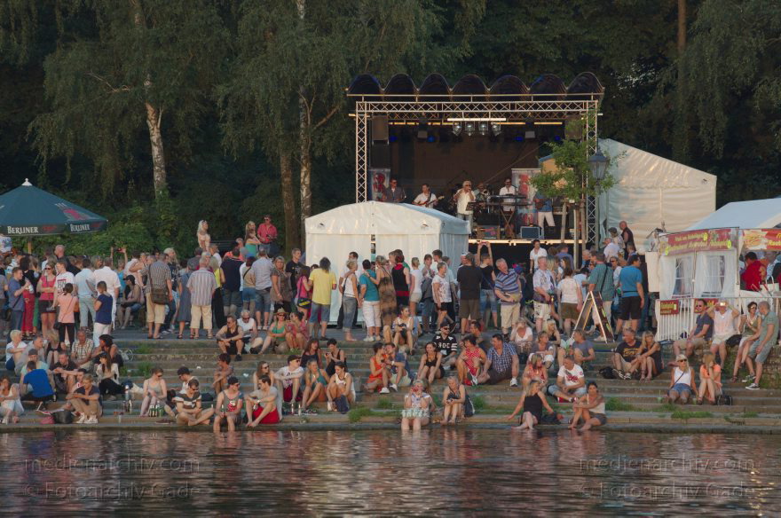 Berlin. Hafenfest an der Greenwichpromenade
19. 7. 2014. Berlin. Reinickendorf. Tegeler See. Hafenfest an der Greenwichpromenade
Schlüsselwörter: Berlin;Fest;Greenwichpromenade;Hafenfest;Reinickendorf;Tegel;2014;Tegeler See