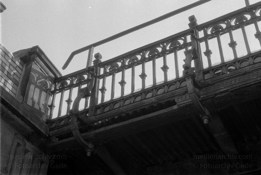 Berlin. Schöneberg. Yorckbrücken
November 1988. Berlin. Schöneberg. Yorckbrücken
Schlüsselwörter: Berlin;Germany;Schöneberg;1988;Yorckbrücken