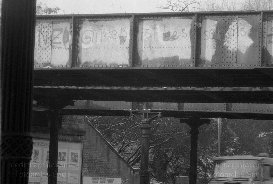 Berlin. Schöneberg. Yorckbrücken
November 1988. Berlin. Schöneberg. Yorckbrücken
Schlüsselwörter: Berlin;Germany;Schöneberg;1988;Yorckbrücken