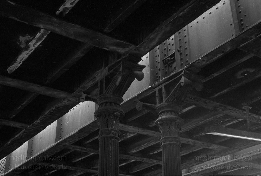 Berlin. Schöneberg. Yorckbrücken
November 1988. Berlin. Schöneberg. Yorckbrücken
Schlüsselwörter: Berlin;Germany;Schöneberg;1988;Yorckbrücken