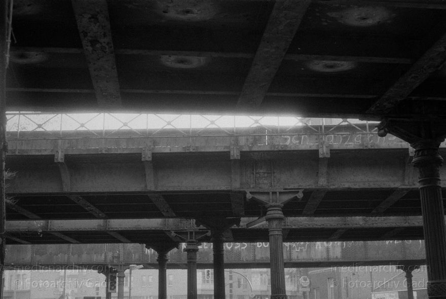 Berlin. Schöneberg. Yorckbrücken
November 1988. Berlin. Schöneberg. Yorckbrücken
Schlüsselwörter: Berlin;Germany;Schöneberg;1988;Yorckbrücken
