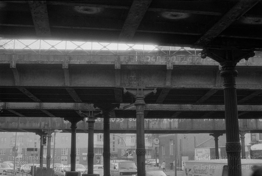 Berlin. Schöneberg. Yorckbrücken
November 1988. Berlin. Schöneberg. Yorckbrücken
Schlüsselwörter: Berlin;Germany;Schöneberg;1988;Yorckbrücken