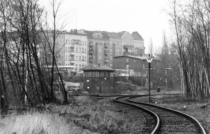 Berlin. Schöneberg. Yorckbrückengelände. Gleise. Eisenbahn
1989. Deutschland. Berlin. Schöneberg. Yorckbrückengelände. Gleise. Eisenbahn
Schlüsselwörter: Bahngleis;Berlin;Deutschland;Eisenbahn;Gelände;Germany;Gleise;Schöneberg;1989;Yorckbrücken