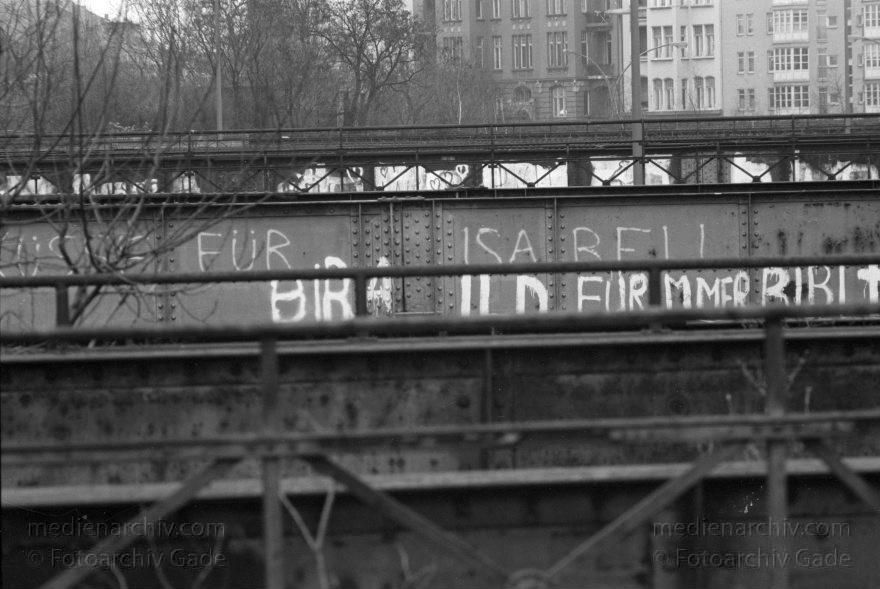 Berlin. Schöneberg. Yorckbrücken
11. 12. 1988. Berlin. Schöneberg. Yorckbrücken
Schlüsselwörter: Berlin;Germany;Schöneberg;1988;Yorckbrücken
