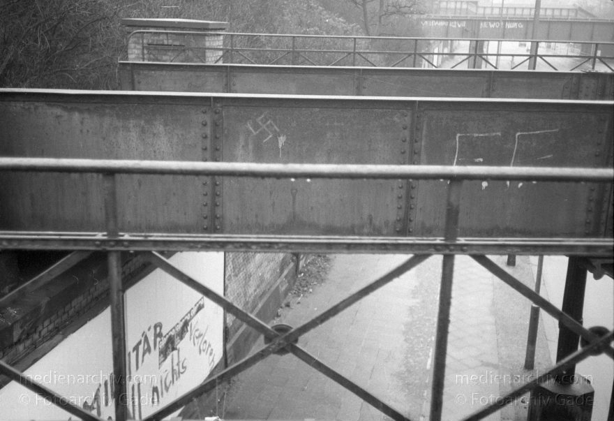Berlin. Schöneberg. Yorckbrücken
1989. Berlin. Schöneberg. Yorckbrücken
Schlüsselwörter: Berlin;Germany;Schöneberg;1989;Yorckbrücken