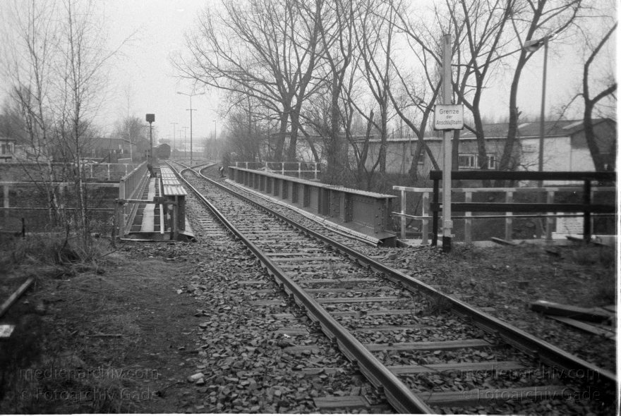 Berlin. Schöneberg. Yorckbrücken
Januar 1989. Berlin. Schöneberg. Schienen und Gleise oberhalb der Yorckbrücken
Schlüsselwörter: Berlin;Eisenbahn;Germany;Gleise;Schienen;Schöneberg;1989;Yorckbrücken