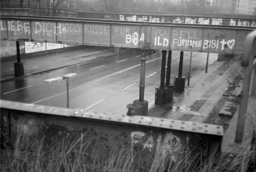 Berlin. Schöneberg. Yorckbrücken
1989. Berlin. Schöneberg. Yorckbrücken
Schlüsselwörter: Berlin;Germany;Schöneberg;Säulen;1989;Yorckbrücken
