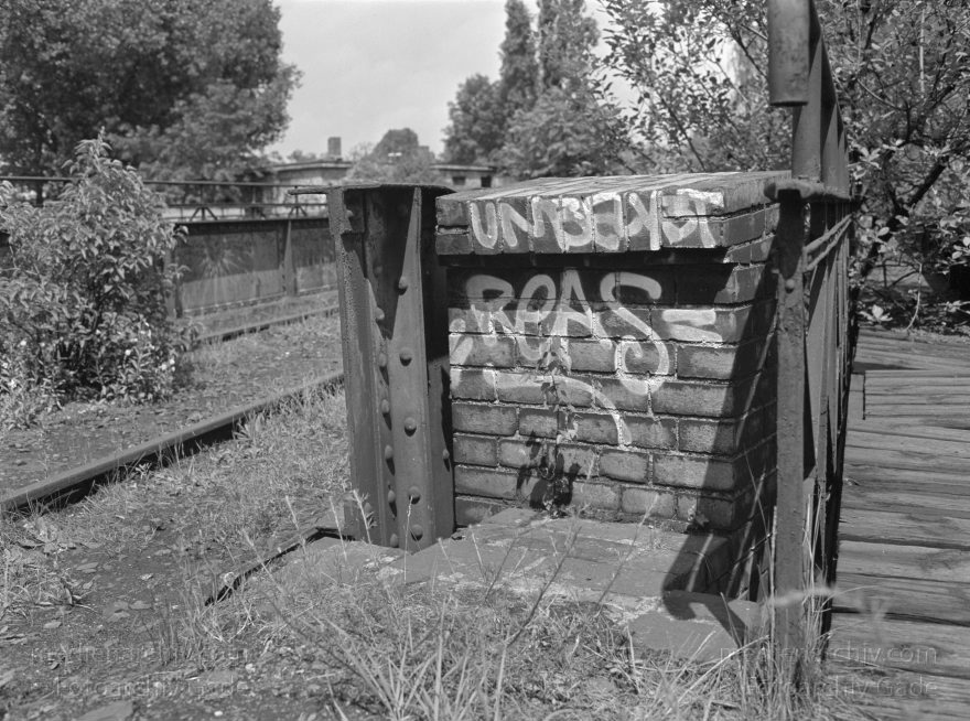 Berlin. Schöneberg. Yorckbrückengelände. Gleise. Eisenbahn
Juli 1993. Deutschland. Berlin. Schöneberg. Yorckbrückengelände. Gleise. Eisenbahn
Schlüsselwörter: Berlin;Deutschland;Eisenbahn;Gelände;Germany;Gleise;Schöneberg;1993;Yorckbrücken