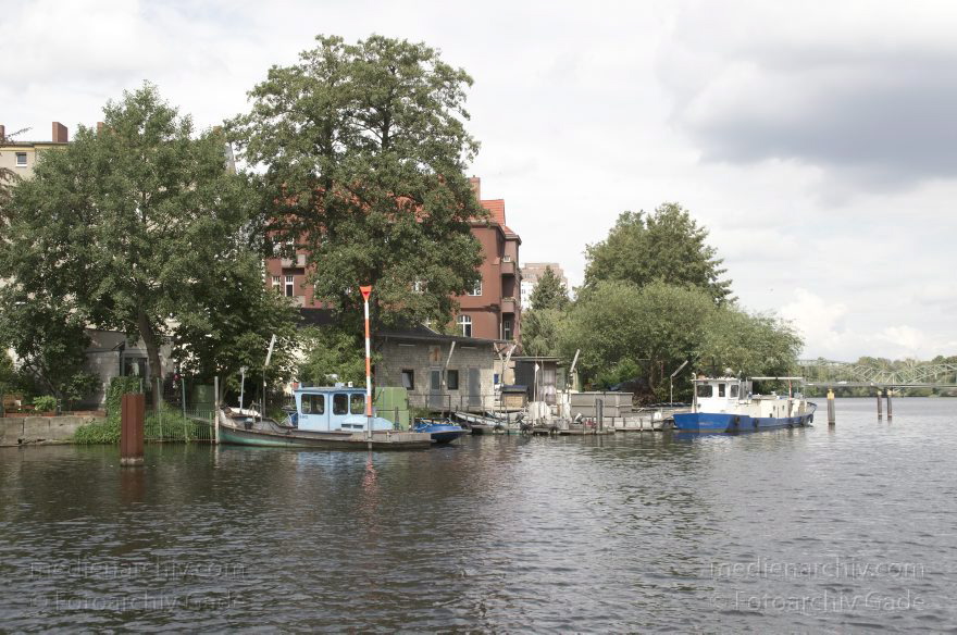 Berlin. Spandau. Havel-Oder-Wasserstraße
31. 8. 2011. Berlin. Spandau. Fluss. Havel. Havel-Oder-Wasserstraße
Schlüsselwörter: Berlin;Boote;Deutschland;Germany;Havel;Havel-Oder-Wasserstraße;2011;Spandau