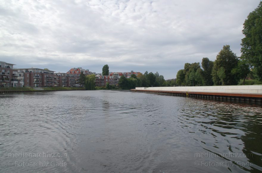 Berlin. Spandau. Ehemaliger Binnenschiffhafen am Havel. Heute: Sportbootliegeplatz am Hohenzollernpark
28. 8. 2012. Berlin. Spandau. Ehemaliger Binnenschiffhafen am Fluss Havel. Heute: Sportbootliegeplatz am Hohenzollernpark
Schlüsselwörter: Berlin;Deutschland;Fluss;Germany;Havel;Hohenzollernpark;Spandau;2012;Sportbootliegeplatz