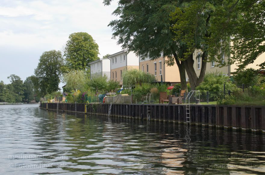 Berlin. Spandau. Ehemaliger Binnenschiffhafen am Havel beim Hohenzollernpark
28. 8. 2012. Berlin. Spandau. Ehemaliger Binnenschiffhafen am Fluss Havel beim Hohenzollernpark
Schlüsselwörter: Berlin;Deutschland;Fluss;Germany;Havel;Hohenzollernpark;2012;Spandau
