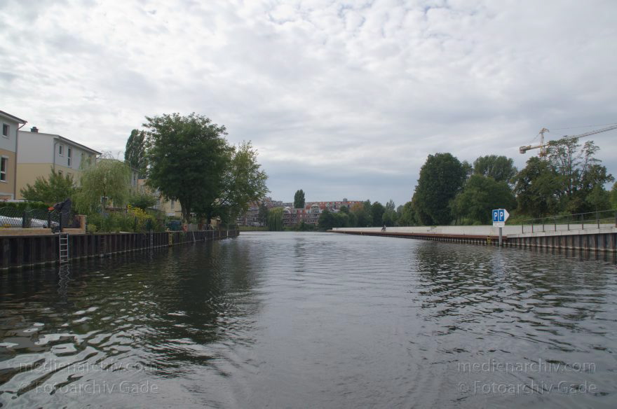 Berlin. Spandau. Ehemaliger Binnenschiffhafen am Havel. Heute: Sportbootliegeplatz am Hohenzollernpark
28. 8. 2012. Berlin. Spandau. Ehemaliger Binnenschiffhafen am Fluss Havel. Heute: Sportbootliegeplatz am Hohenzollernpark
Schlüsselwörter: Berlin;Deutschland;Fluss;Germany;Havel;Hohenzollernpark;Spandau;2012;Sportbootliegeplatz