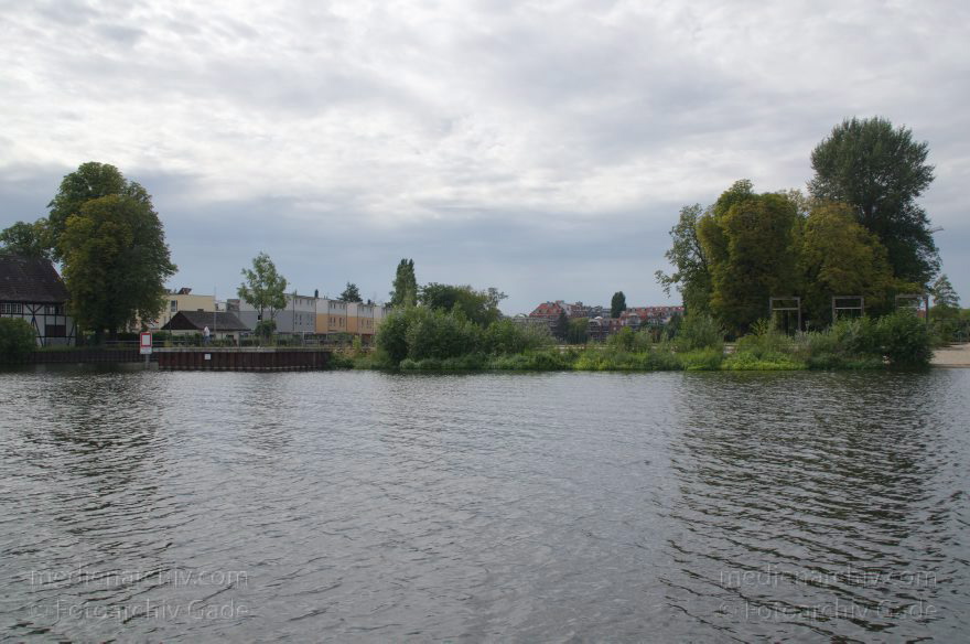 Berlin. Spandau. Ehemaliger Binnenschiffhafen am Havel. Heute: Sportbootliegeplatz am Hohenzollernpark
28. 8. 2012. Berlin. Spandau. Ehemaliger Binnenschiffhafen am Fluss Havel. Heute: Sportbootliegeplatz am Hohenzollernpark
Schlüsselwörter: Berlin;Deutschland;Fluss;Germany;Havel;Hohenzollernpark;2012;Spandau