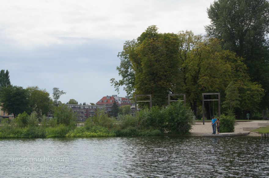 Berlin. Spandau. Hohenzollernpark am Havel. Schaukeln
28. 8. 2012. Berlin. Spandau. Hohenzollernpark am Fluss Havel. Schaukeln
Schlüsselwörter: Berlin;Deutschland;Fluss;Germany;Havel;Hohenzollernpark;Schaukeln;2012;Spandau