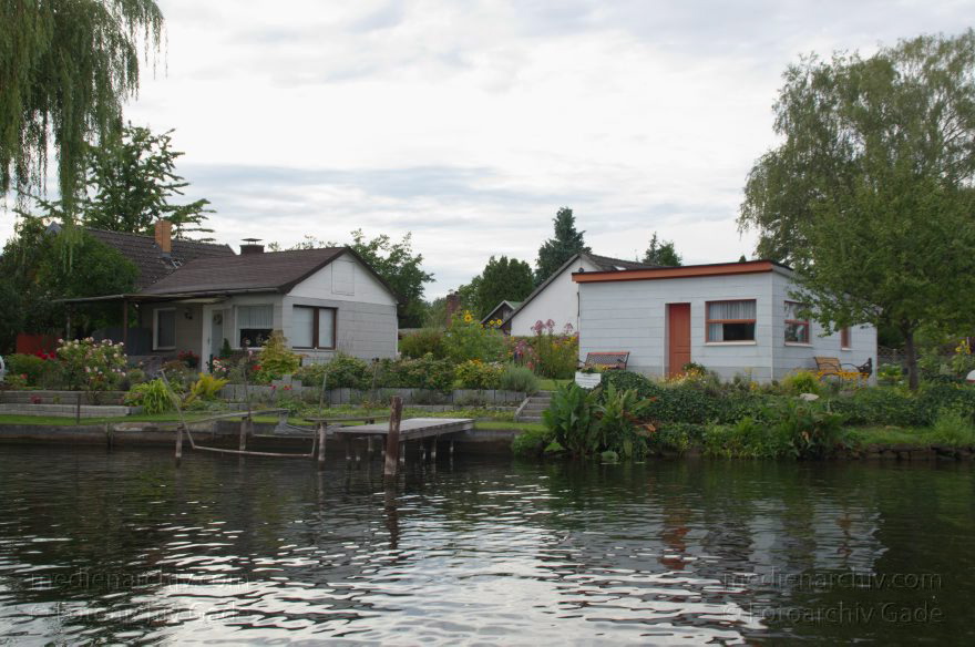 Berlin. Spandau. Wochenendgrundstück - Laube am Havel
28. 8. 2012. Berlin. Spandau. Wochenendgrundstück. Laube am Fluss Havel
Schlüsselwörter: Berlin;Deutschland;Fluss;Germany;Havel;Laube;Schrebergarten;Spandau;2012;Wochenendgrundstück