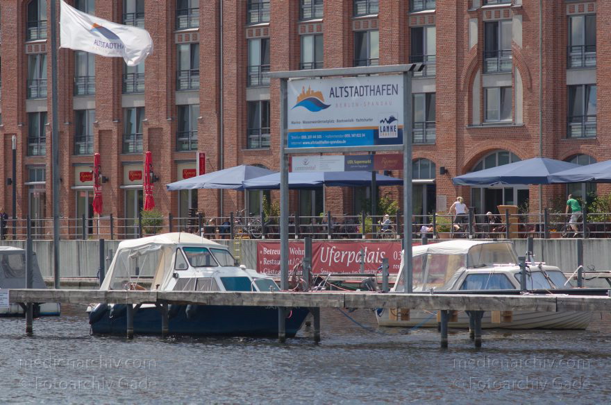 Berlin. Spandau. Havel. Altstadthafen
12. 8. 2012. Berlin. Spandau. Fluss Havel. Altstadthafen
Schlüsselwörter: Altstadthafen;Berlin;Deutschland;Fluss;Germany;Havel;2012;Spandau