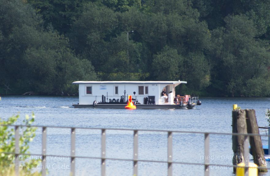 Berlin. Spandau. Havel. Hausboot Hhome von der Pedro Werft
14. 8. 2012. Berlin. Spandau. Fluss Havel. Hausboot H2home von der Pedro Werft
Schlüsselwörter: Berlin;Deutschland;Fluss;Germany;H2home;Hausboot;Havel;2012;Spandau