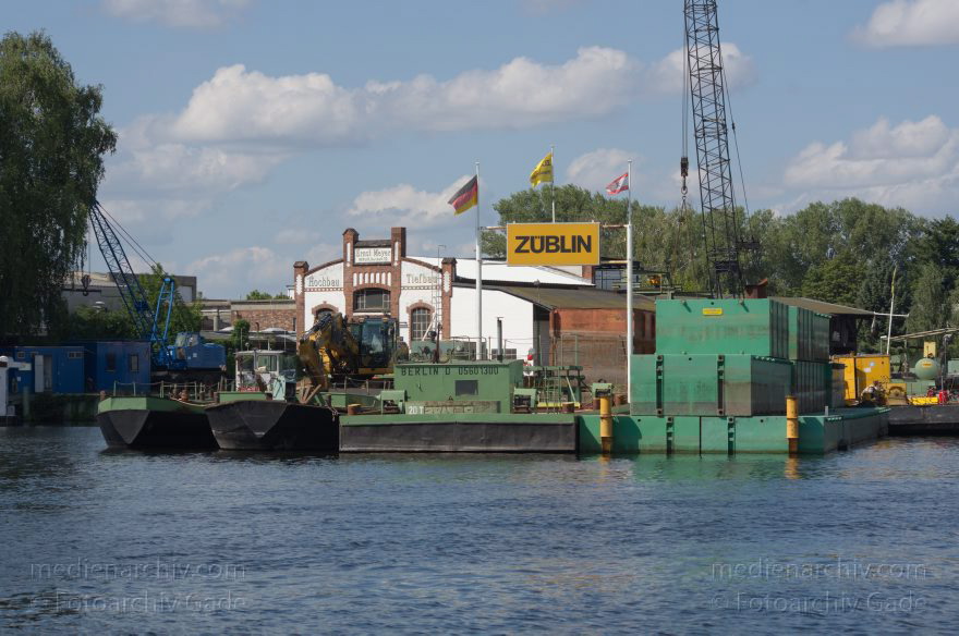 Berlin. Spandau. Havel. Werft Züblin
14. 8. 2012. Berlin. Spandau. Fluss Havel. Werft Züblin
Schlüsselwörter: Berlin;Deutschland;Fluss;Germany;Havel;Spandau;Werft;2012;Züblin